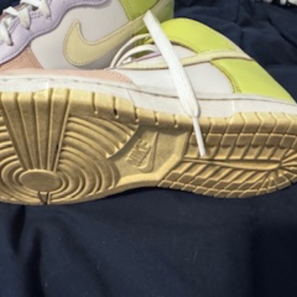 Womens Nike Hi Tops - Picture 3 of 5